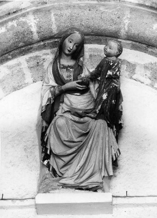 Burgeis. Benediktinerkloster Marienberg. Klosterkirche. Westportal. Madonna im Tympanon