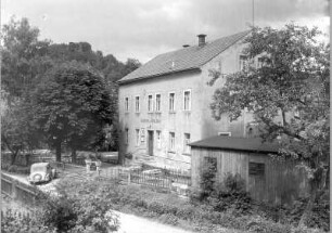 Schöna (Reinhardtsdorf-Schöna), Hauptstraße 37 b. Gasthaus z. Zirkelstein. Eingangsseite mit Gästegarten