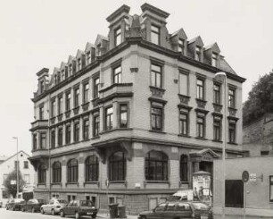 Ehemalige Bank, jetzt Klinik
