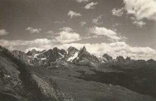 Südtiroler Dolomiten. Dolomitengruppe, links Palagruppe