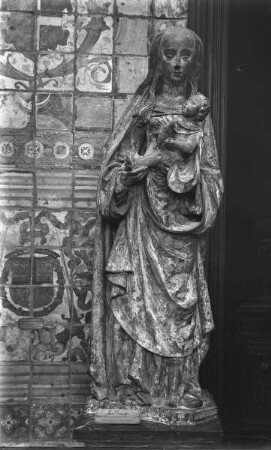 Stehende Madonna aus der Schule von Troyes