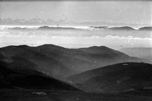 Belchen: Blick vom Belchen auf Wolkenmeer und die Vogesen