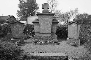 Friedhof, Gefallenendenkmal (Gefallenendenkmal , Friedhof); Lautertal, Am Hag 2