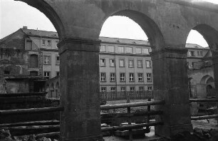 Pläne des Landratsamts zum Auszug aus dem Verwaltungsgebäude Schloßplatz 19 und Bau eines neuen Gebäudes Ecke Ettlinger- und Augartenstraße.