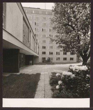 Gebäude der Bezirksregierung, links der Eingangstrakt. Detmold. Leopoldstraße