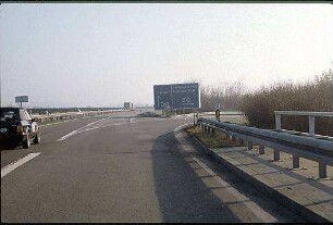 Einfahrt in Kreisel (Singen Richtung Osten)
