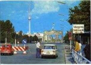 Das Brandenburger Tor mit der Mauer, von Westen gesehen