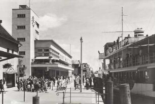 Friedrichshafen, Hafenbahnhof mit Schiffs- und Fährhafen, Ansicht von Süden von der Seestraße