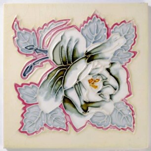 Fliese mit floralem Dekor