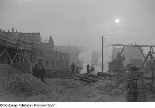 Eine Gruppe von Bauarbeitern auf der Großbaustelle Ringbebauung