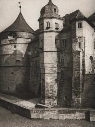 Kronach. Oberfranken. Veste Rosenberg. Ansicht des Zeughaustorbaus (rechts) und des Dicken Turms (links)