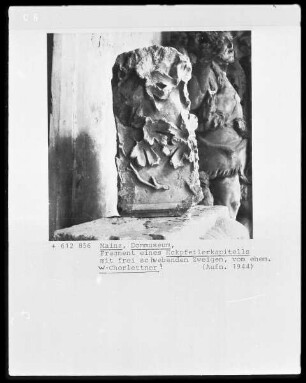 Fragment vom ehemaligen Westlettner des Mainzer Domes: Reliefierte Konsole