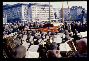 Platzkonzert Stalinallee 27.3.60.