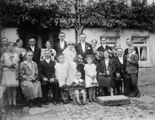 Mittelsachsen, Familienfeier : Mittelsachsen. Familienfeier (vermutlich eine Hochzeit)