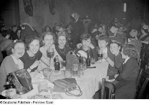 Gruppenporträt von Gästen
