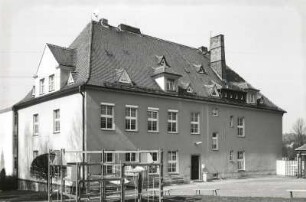 Schmölln-Putzkau, Schulweg 1. Grundschule Schmölln (1901, 1928, 1976). Altes Schulhaus