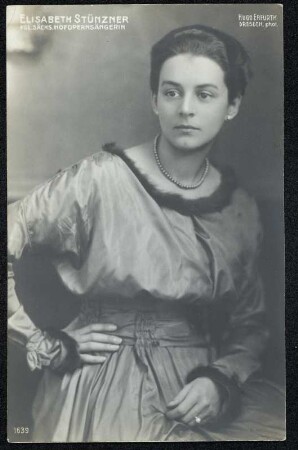 Porträt Elisa Stünzner (Sängerin; 1886-1975). Fotografie (Weltpostkarte) von Hugo Erfurth. Dresden, 1916