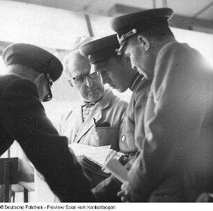 Sowjetische und deutsche Soldaten im SWD (Sachsenwerk?)