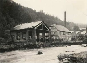 Hellendorf. Metallwarenfabrik Kleppich (ehemals Hammergut) mit hoch angeschwollenem Buschbach
