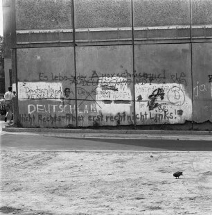 Dresden-Neustadt, Alaunstraße. Plattenwand mit mehreren Deutschland-Losungen