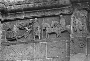 Figurenfries — Episode aus dem Heldenlied des Dietrich von Bern (Befreiung Sintrams aus dem Maul des Drachen)