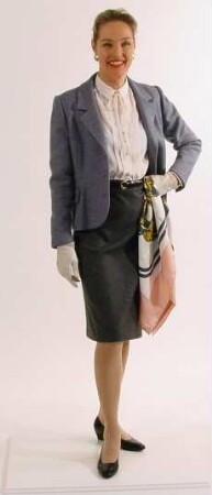 Dreiteiliges Ensemble aus Jacke, Rock und Bluse