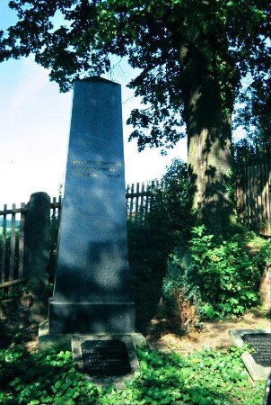 Denkmal auf der Grabstätte der Gutsbesitzer von Ketelhodt