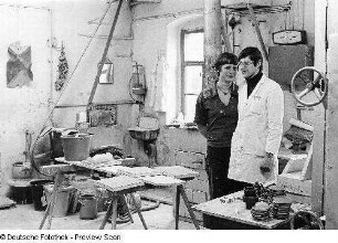 Irene und Peter Tauscher in ihrer Keramikwerkstatt