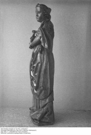ehem. Ritterstiftskirche; Figur der hl. Katharina, Seitenansicht