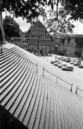 Schwäbisch-Hall: große Treppe zu St. Michael und Fachwerkhaus