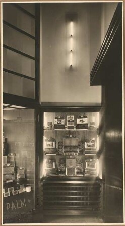 Zigarrenladen Eduard Palm, Berlin. Inneneinrichtung: Ausstellungsvitrine für Tabakwaren