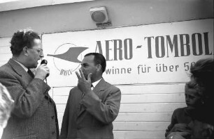 Freiburg: Tombolaleiter Zschokke am Mikrophon