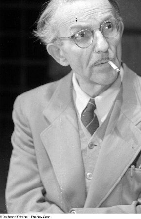 Porträtaufnahmen von Michael Bohnen, Intendant der Deutschen Oper Berlin von 1945-1947