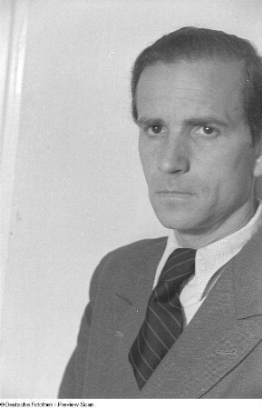 Porträtaufnahmen des Schauspielers Peter Elsholtz