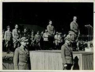 Adolf Hitler spricht auf dem Reichsparteitag zur Hitlerjugend