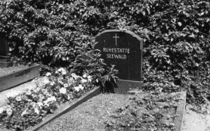 Triebischtal-Roitzschen. Grabstätte Seewald (Korkmühle) auf dem Friedhof Miltitz