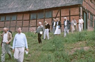 Herrenhaus Blumendorf: Scheune: Mitglieder des Schul- Kultur- und Sportauschusses Kreis Stormarn