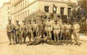Soldaten der Maercker-Truppen mit Panzer in Leipzig