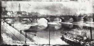 Dresden-Altstadt. Augustusbrücke (1727-1741; M. D. Pöppelmann, J. G. Fehre) bei Niedrigwasser. Blick von der Brühlschen Terrasse über die Elbe mit Dampfer "Graf Moltke" nach Westnordwest