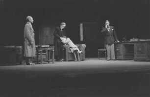 Szenenbilder aus dem Stück "Kamerad Mimi" von Julius Hay im Theater am Schiffbauerdamm Berlin : Szenenbild