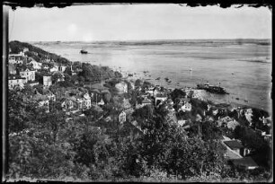 Blankenese. Blick vom Süllberg auf die Elbe