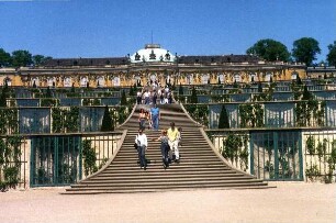 Potsdam - Schloß Sanssouci : Sehenswürdigkeit in Potsdam, aufgenommen ca. 1996