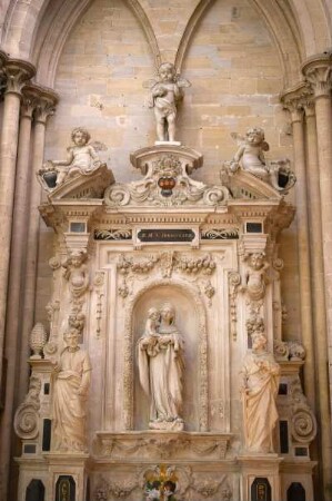 Frankreich. Basse Normandie. Manche. Coutances. Kathedrale innen. Seiten Altar