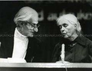 Anna Segher und Kurt Stern in der Kongresshalle Ostberlin