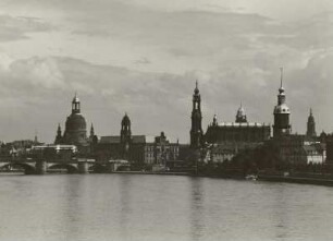 Dresden, Blick von der Marienbrücke nach Osten auf die Altstadt