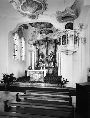 Mindelaltheim. Kapelle Heiliges Kreuz (1696; J. Albrecht und 1753; J. Dossenberger). Inneres mit Altar und Kanzel