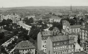 Dresden-Neustadt. Blick vom Turm der Dreikönigskirche über die Hauptstraße mit Pfarrkirche St. Franziskus Xaverius nach Nordosten über den Albertplatz