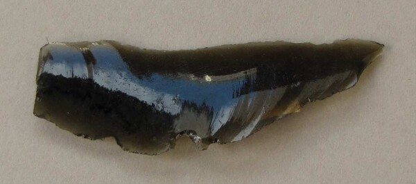 Couteau en obsidienne (fragment)