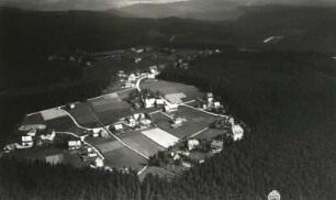 Oberbärenburg (Altenberg-Oberbärenburg). Stadtteilansicht. Luftbild-Schrägaufnahme von Nordwest