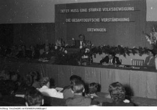 Dresden, Dobritz. Ernst-Schneller-Schule, Matinee zu Fragen der Schulbildung, 1946